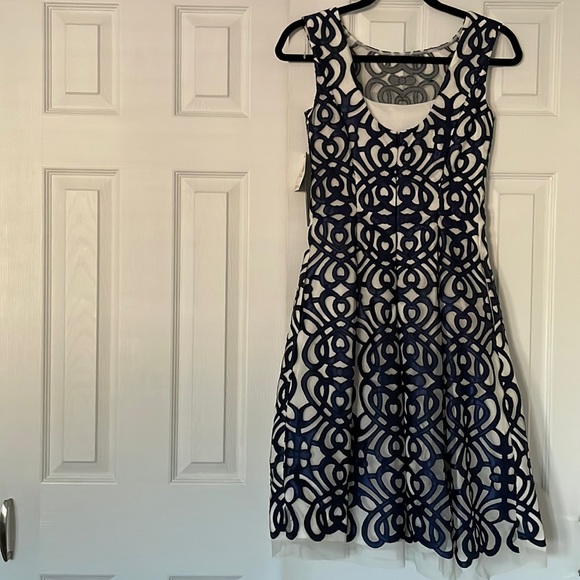 Brand new Aidan Mattox Navy embroidered midi dress size 0 - Picture 2 of 3